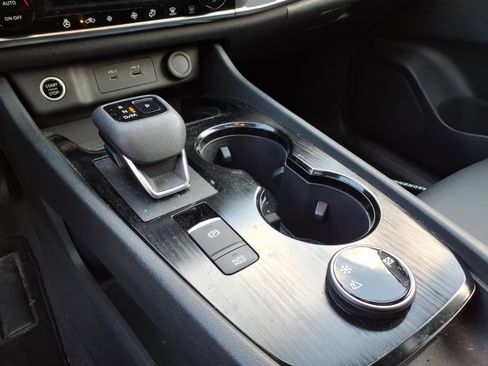 Used 2023 Nissan Rogue SV w/ SV Premium B Package image 19