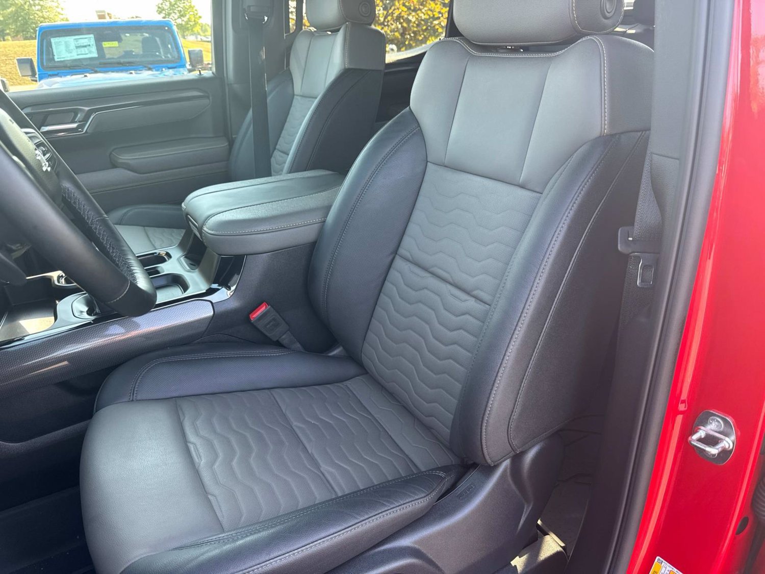 Used 2024 Chevrolet Silverado 1500 ZR2 w/ Technology Package AWD/4WD image 30