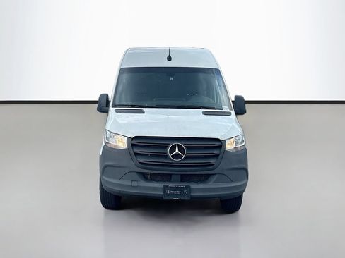 Used 2024 Mercedes-Benz Sprinter 2500 image 8