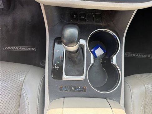 Used 2016 Toyota Highlander Limited FWD image 13