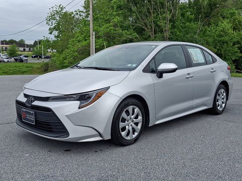 Used 2023 Toyota Corolla LE FWD image 3