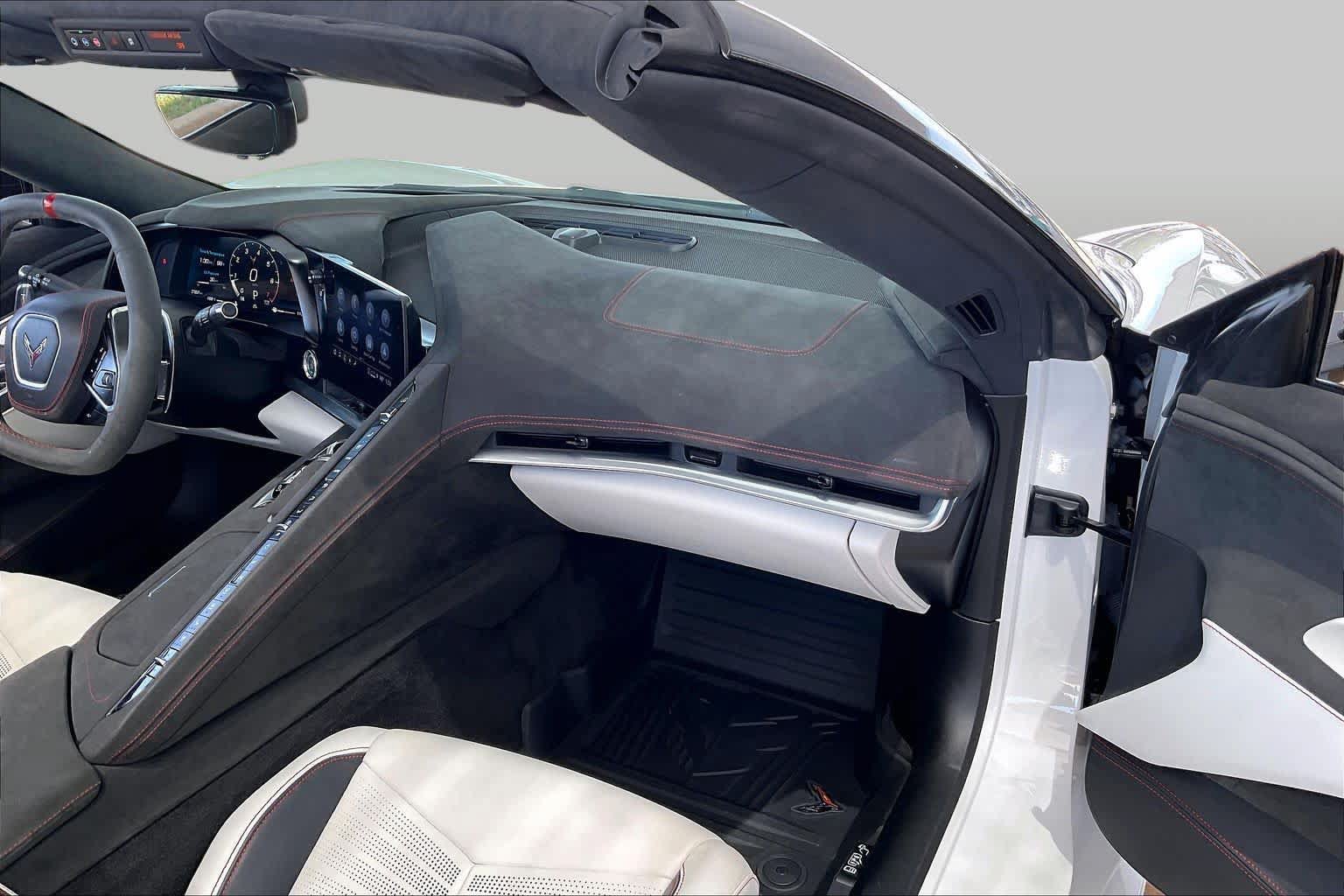 Used 2023 Chevrolet Corvette Stingray Premium Conv w/ Z51 Performance Package RWD image 18
