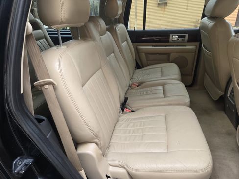 Used 2005 Lincoln Navigator Luxury image 12
