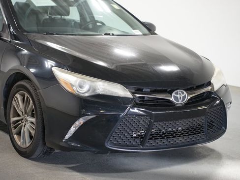 Used 2015 Toyota Camry SE FWD image 4