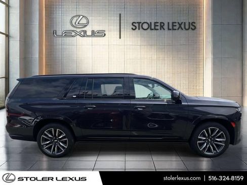 Used 2023 Cadillac Escalade ESV Sport Platinum AWD/4WD image 3
