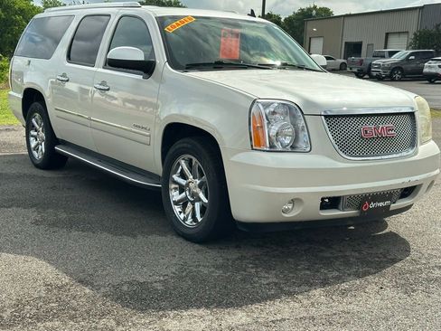 Used 2011 GMC Yukon XL Denali RWD image 1