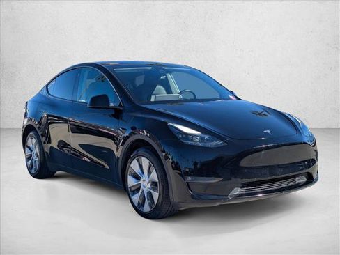 Used 2023 Tesla Model Y Long Range image 3