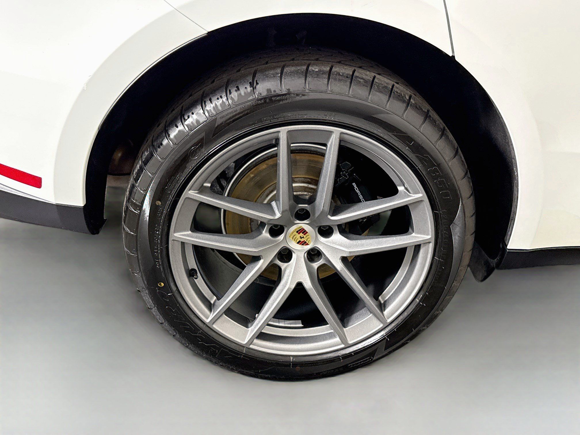 Used 2024 Porsche Macan AWD/4WD image 33