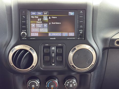 Used 2016 Jeep Wrangler Unlimited Sahara AWD/4WD image 16