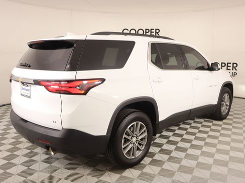 Used 2023 Chevrolet Traverse LT image 20