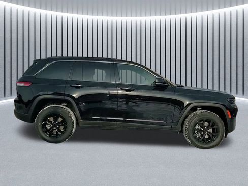 New 2026 Jeep Grand Cherokee Altitude image 5