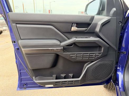 Used 2025 Toyota Tacoma TRD Off-Road image 17