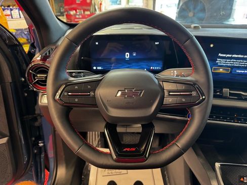 Used 2026 Chevrolet Equinox RS w/ Safety and Technology Package FWD image 18
