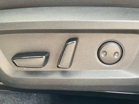 Used 2025 Nissan Rogue SV FWD image 8