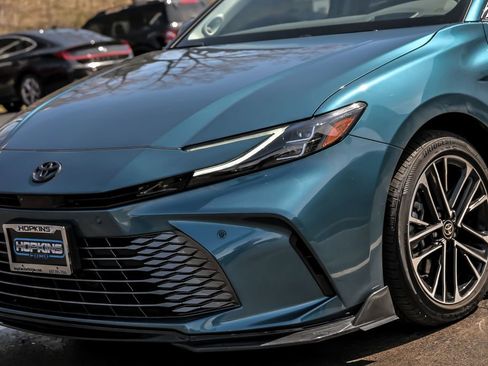 Used 2025 Toyota Camry XLE w/ Premium Plus Package image 6