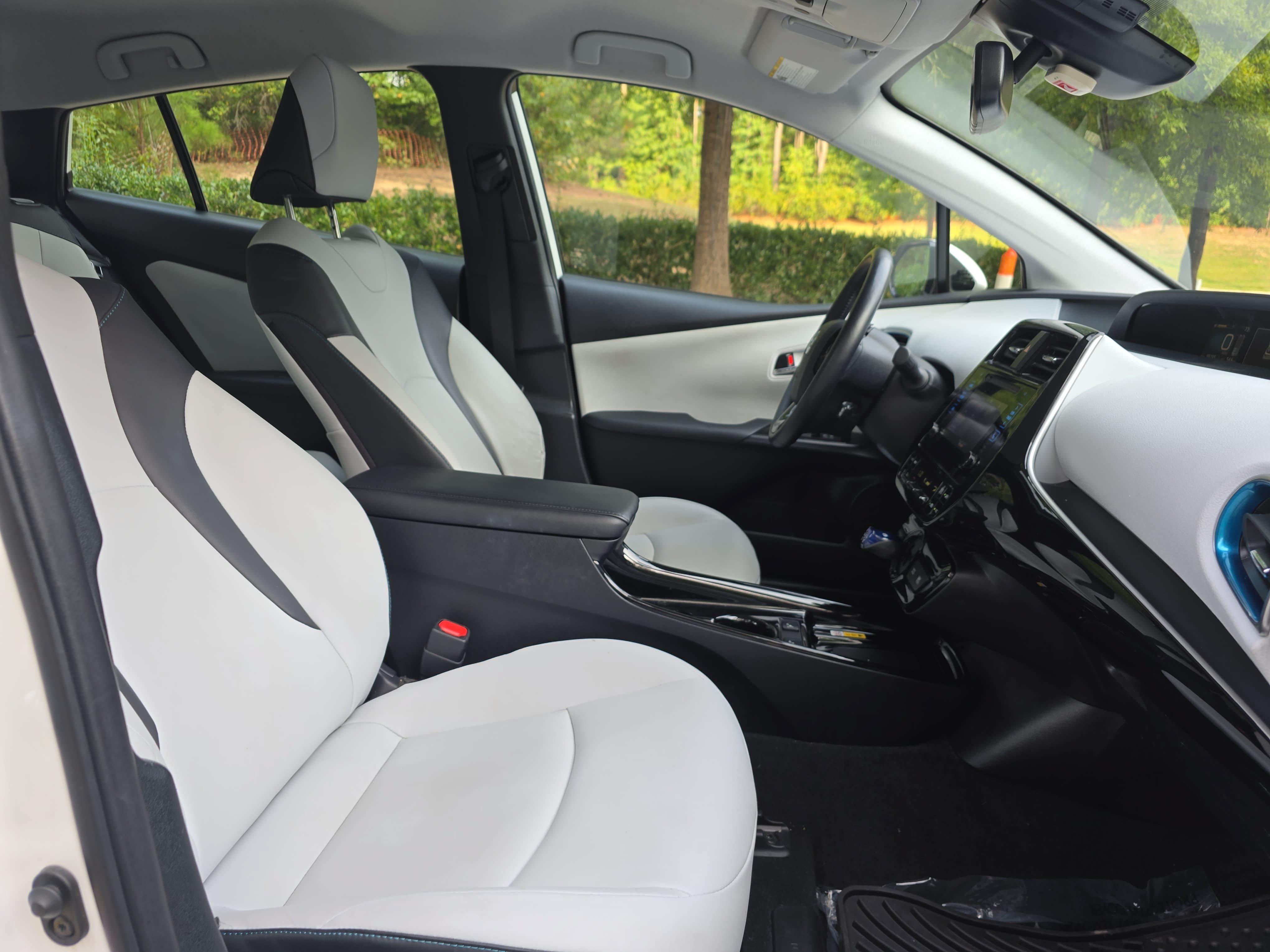 Used 2019 Toyota Prius XLE FWD image 10
