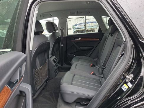 Used 2021 Audi Q5 Premium image 10