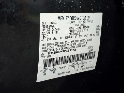 Used 2023 Ford Explorer XLT w/ Equipment Group 202A AWD/4WD image 23
