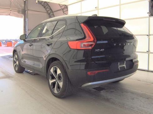 Certified 2025 Volvo XC40 B5 Plus image 3