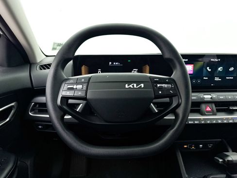 Certified 2025 Kia K4 FWD image 3