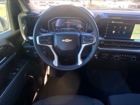 Used 2025 Chevrolet Silverado 2500 LT w/ Convenience Package image 6