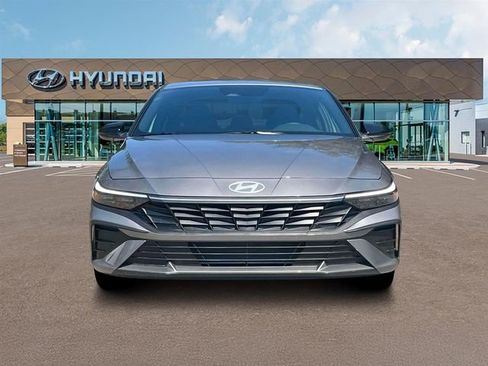 New 2025 Hyundai Elantra Sport image 12