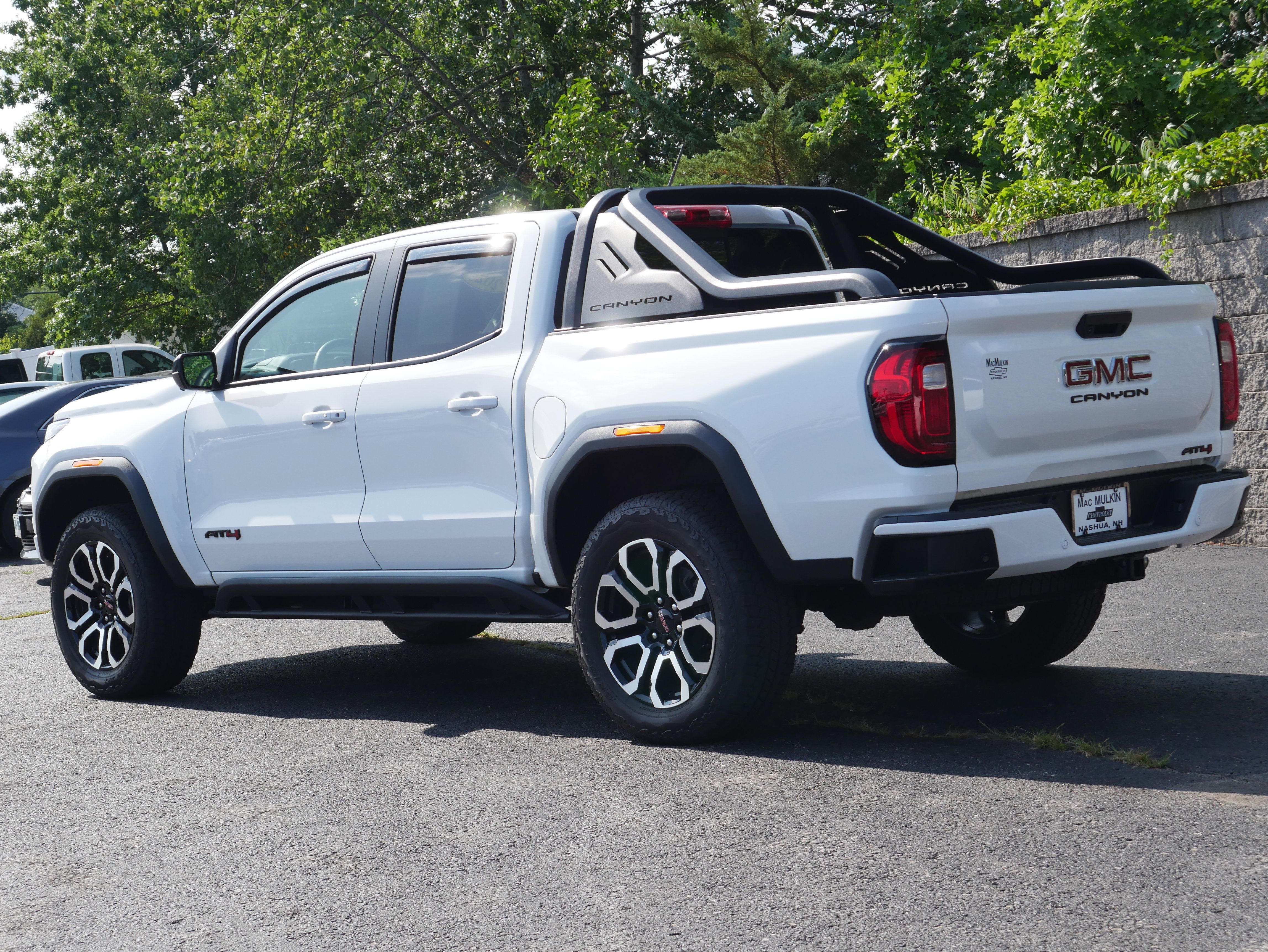 Certified 2025 GMC Canyon AT4 w/ Nightfall Edition AWD/4WD image 5