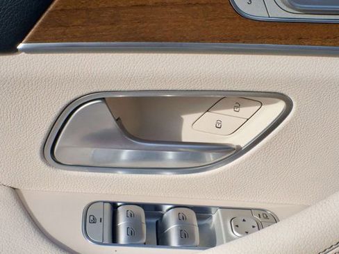 Used 2022 Mercedes-Benz GLS 450 4MATIC image 36