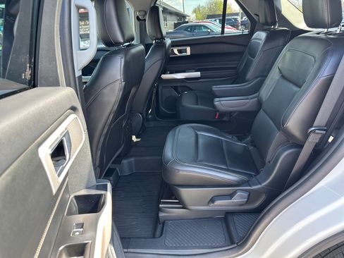 Used 2023 Ford Explorer XLT w/ Equipment Group 202A AWD/4WD image 19