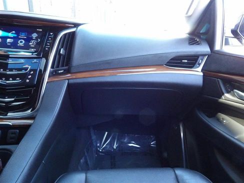 Used 2017 Cadillac Escalade ESV Luxury image 20