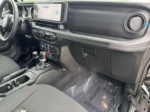 Used 2025 Jeep Wrangler Unlimited Rubicon 4xe w/ Convenience Group image 8