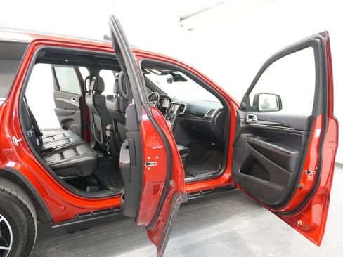 Used 2018 Jeep Grand Cherokee Trailhawk w/ Trailhawk Luxury Group image 33
