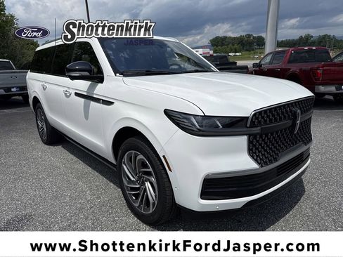 Used 2025 Lincoln Navigator L Reserve AWD/4WD image 1