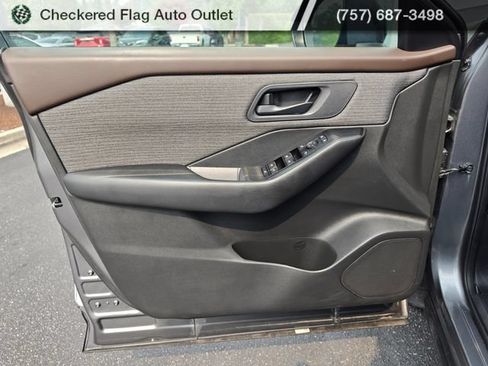 Used 2023 Nissan Rogue S FWD image 19