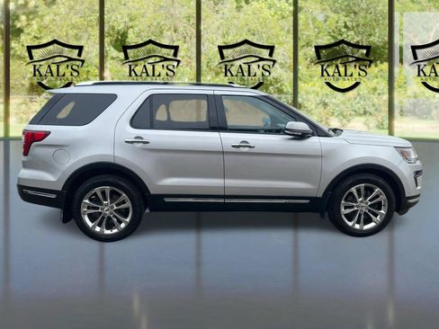 Used 2018 Ford Explorer Limited w/ Equipment Group 301A AWD/4WD image 4