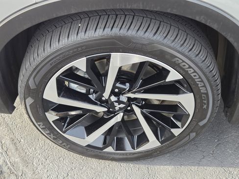 Used 2024 Mitsubishi Outlander 4WD Plug-In Hybrid image 9