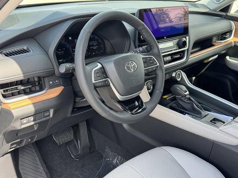 New 2026 Toyota Grand Highlander Limited AWD/4WD image 16