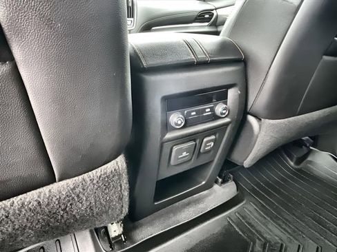 Used 2021 Chevrolet Traverse RS image 22