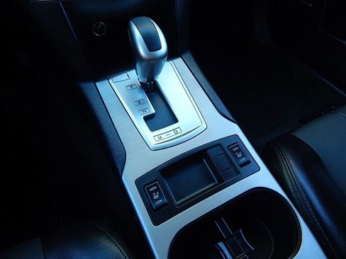 Used 2011 Subaru Outback 2.5i Limited w/ PWR Moonroof Pkg image 28