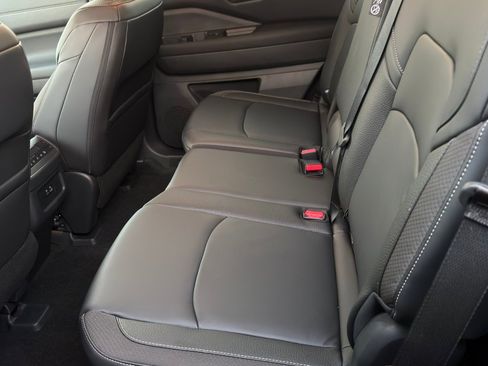 New 2025 Nissan Pathfinder SL image 23