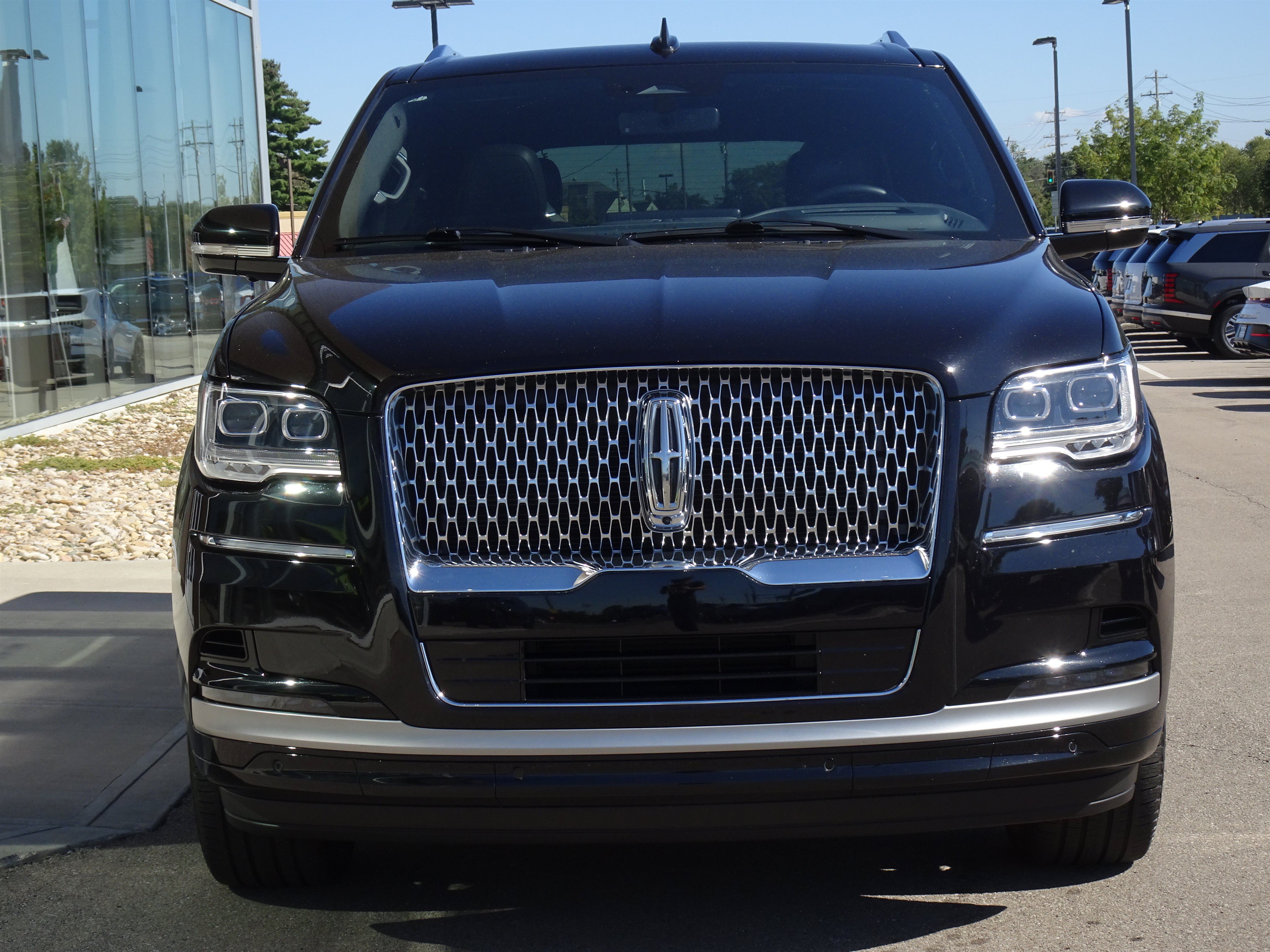 Used 2024 Lincoln Navigator Reserve AWD/4WD image 7