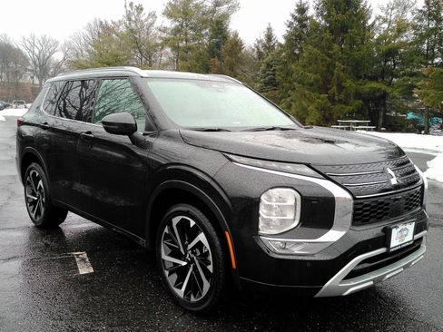 Used 2024 Mitsubishi Outlander SEL image 3