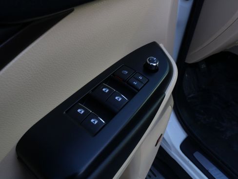 Used 2016 Toyota Highlander Limited image 13