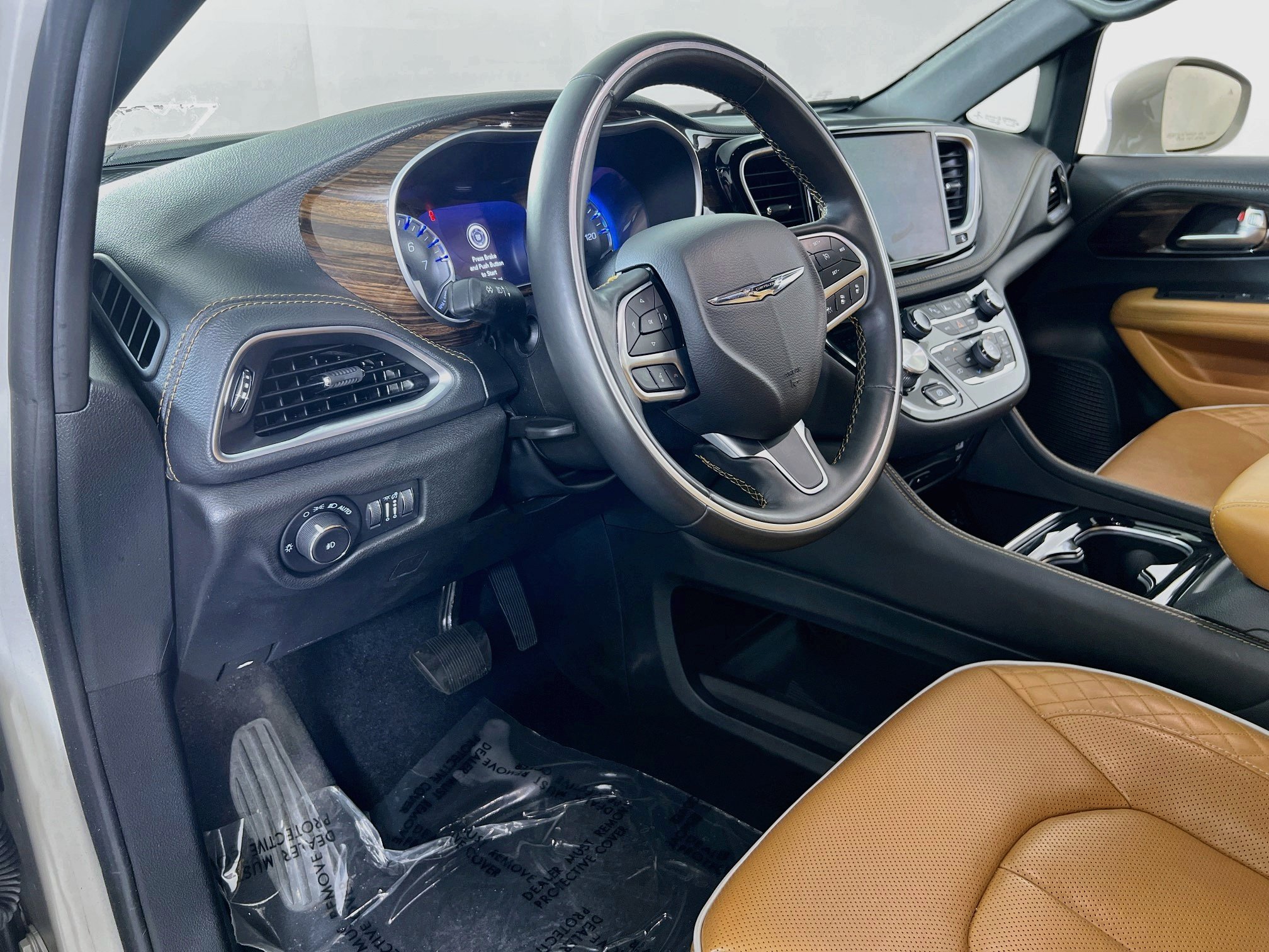 Used 2021 Chrysler Pacifica Pinnacle AWD/4WD image 9