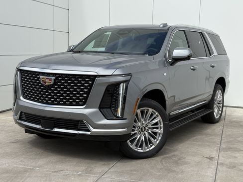 New 2026 Cadillac Escalade Luxury AWD/4WD image 2