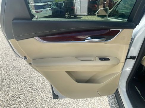 Used 2017 Cadillac XT5 Luxury w/ Driver Awareness Package FWD image 29