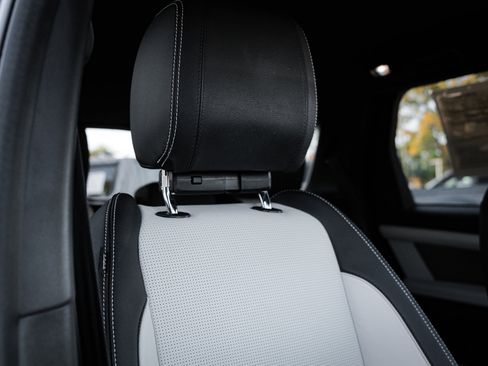 Used 2023 Land Rover Discovery Sport SE R-Dynamic image 34