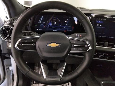 Used 2025 Chevrolet Equinox LT FWD image 12
