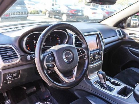 Used 2018 Jeep Grand Cherokee Altitude image 23