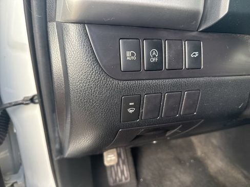 Used 2019 Toyota Highlander XLE AWD/4WD image 21